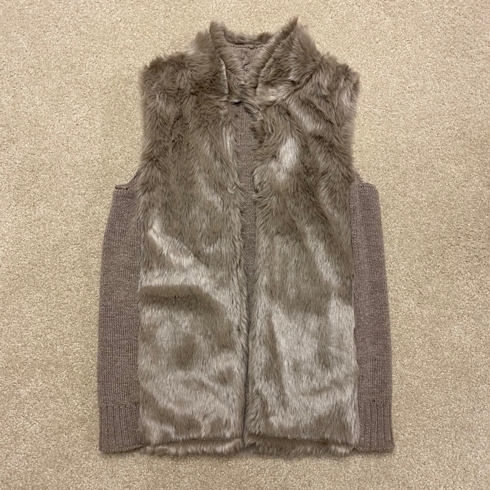 New York and Company Sweater Fur Vest XS/S